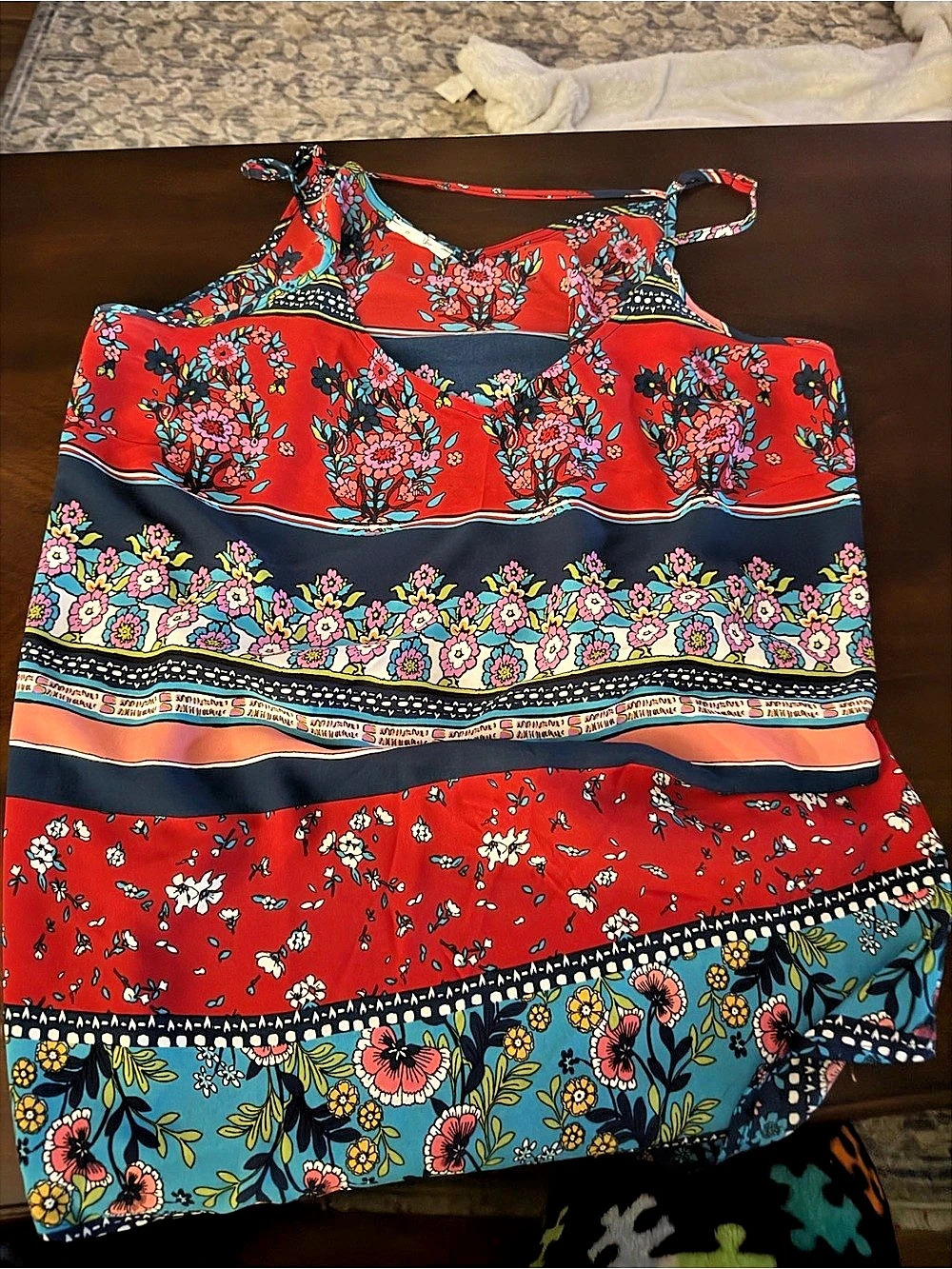 Maurice’s Floral tank in Red & Blue Size 0 Like New